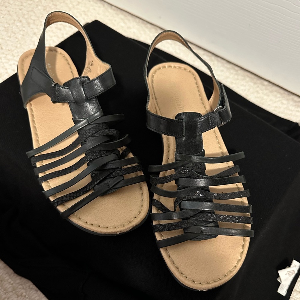 Cute, comfy walking sandals. Like new!